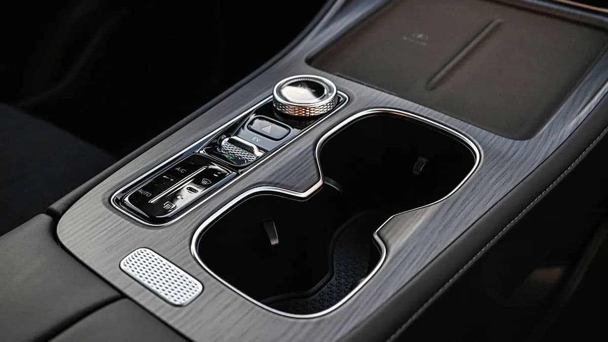 עיצוב פנים טיגו 8 פרו